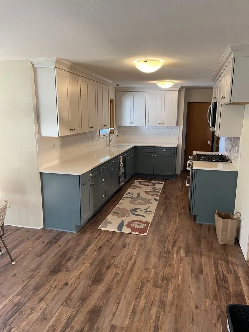 Two-tone cabinetry kitchen